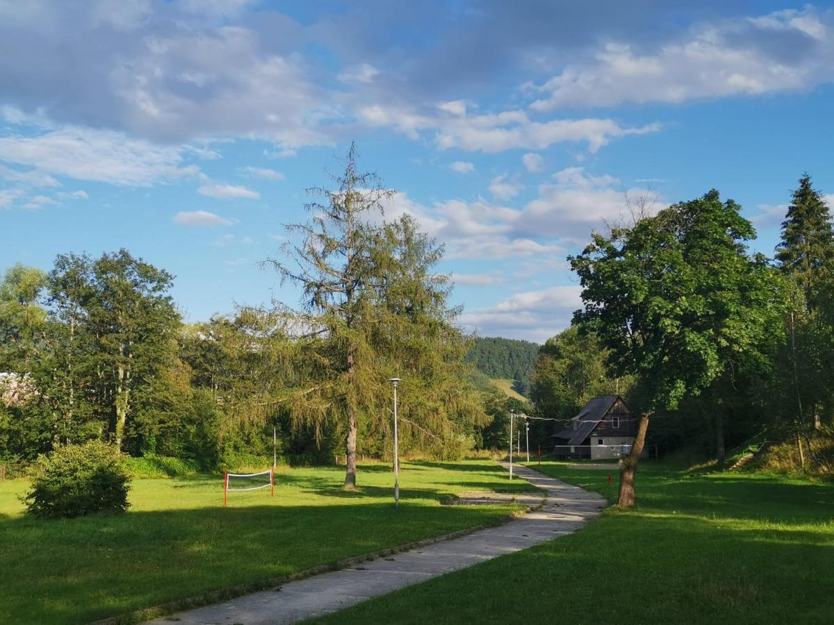 Готель Osrodek Wypoczynkowy Gromada Криниця-Здруй Екстер'єр фото